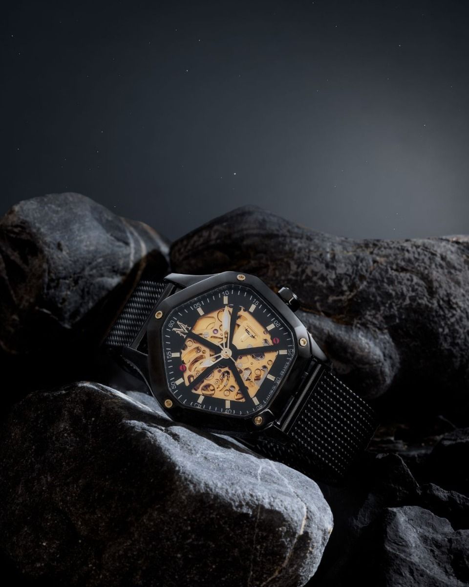 MONTRERAVELINNOIRDOREMOW1014VISUEL