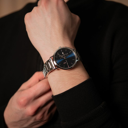 MontreDataArgenteBleu242D161portee